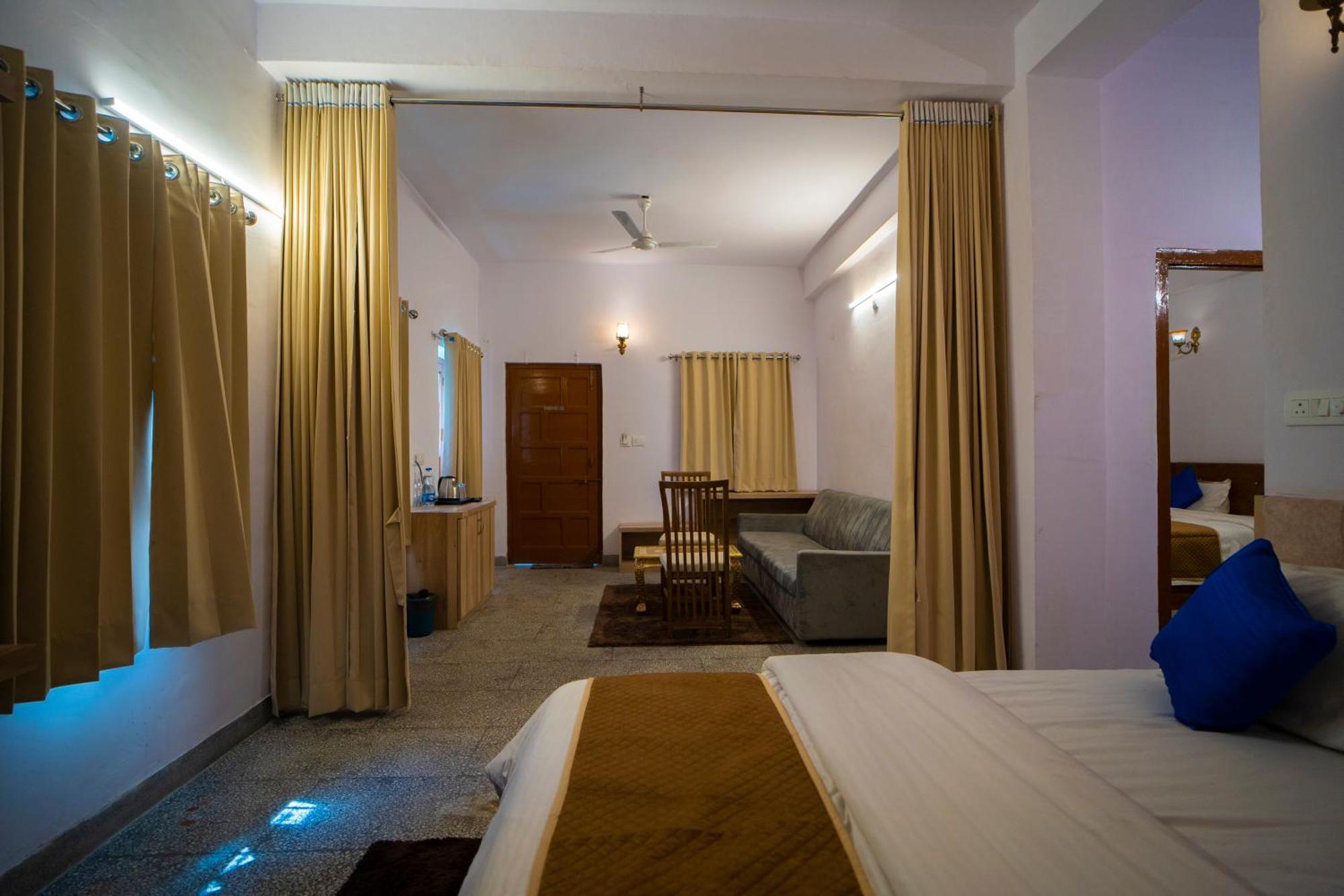 Devdarshan Hotel & Restaurant Udaipur Exterior photo